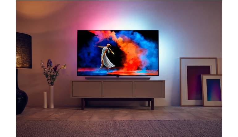 TV Philips mit neuen OLED-Fernsehern - 900 Nits und Soundbar im Fuß - News, Bild 1