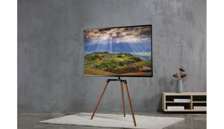 TV reflecta präsentiert schwenkbaren TV-Stand Elegant 65W mit drei Holzbeinen   - News, Bild 1