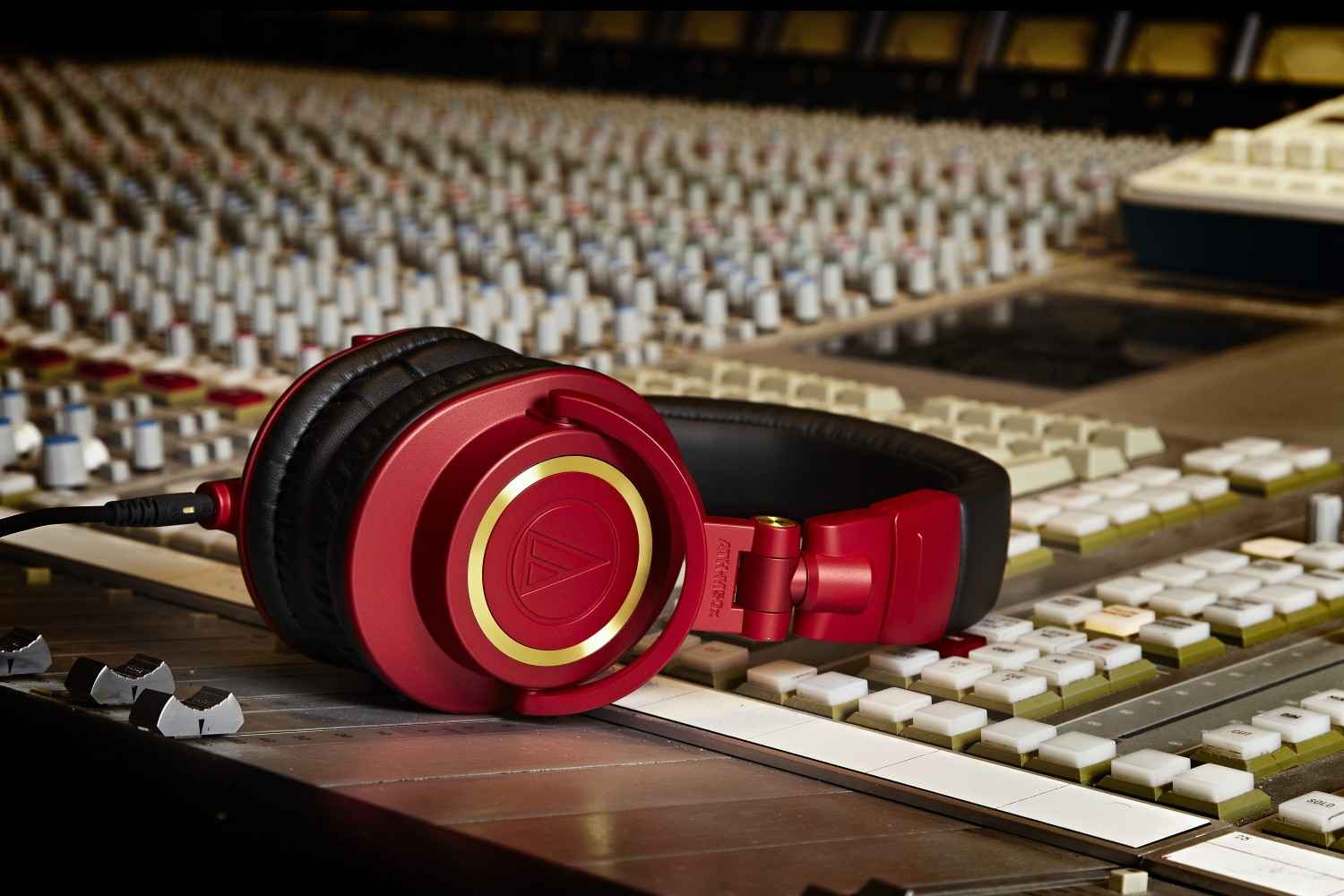 HiFi Neuerdings auch in Rot: Studio-Kopfhörer M50xRD von Audio-Technica in limitierter Edition - News, Bild 1
