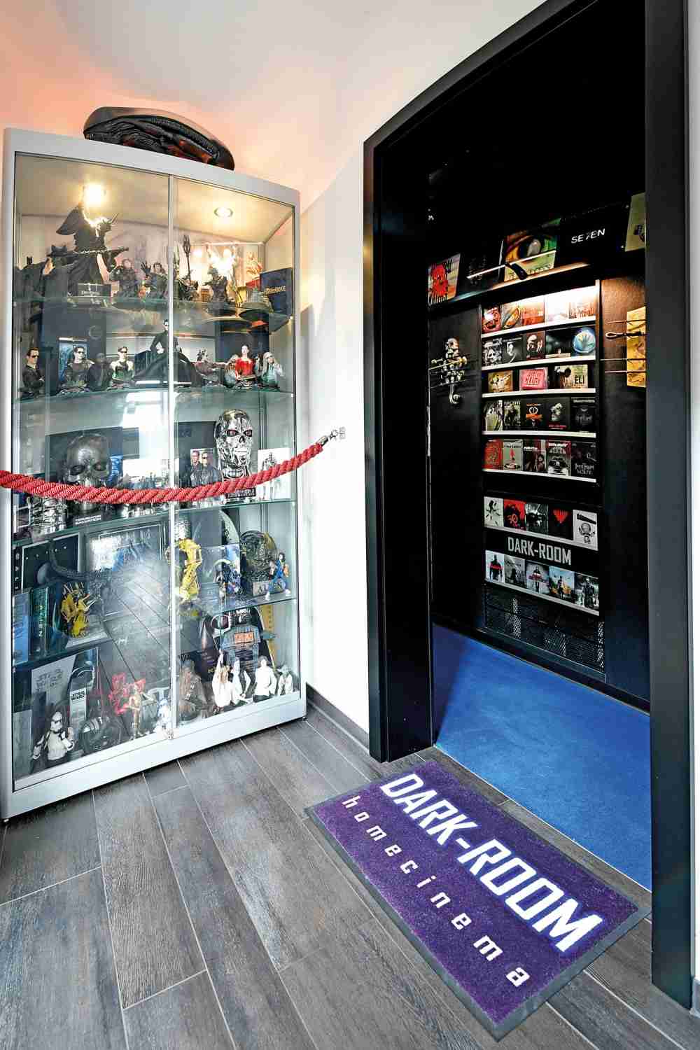 Marke: DARK-ROOM: Schwarzes 9.4.6-Dolby-Atmos-Kino mit Filmausstellung im Vorraum, Bild 9 Heimkino DARK-ROOM: Schwarzes 9.4.6-Dolby-Atmos-Kino mit Filmausstellung im Vorraum - News, Bild 9