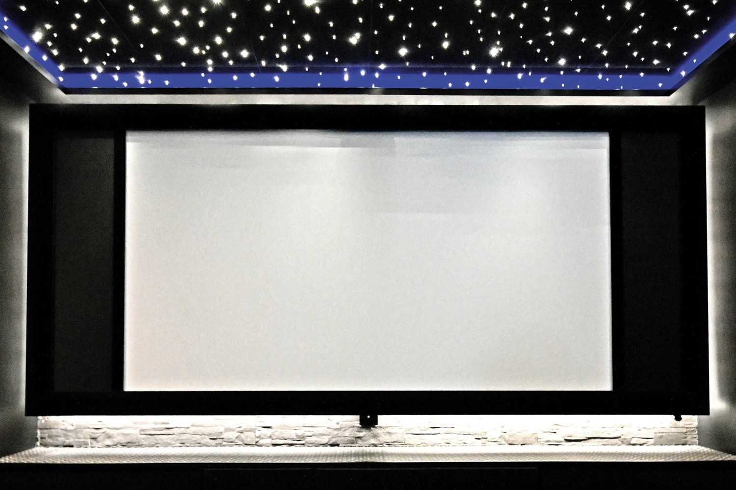 Marke: DARK-ROOM: Schwarzes 9.4.6-Dolby-Atmos-Kino mit Filmausstellung im Vorraum, Bild 10 Heimkino DARK-ROOM: Schwarzes 9.4.6-Dolby-Atmos-Kino mit Filmausstellung im Vorraum - News, Bild 10