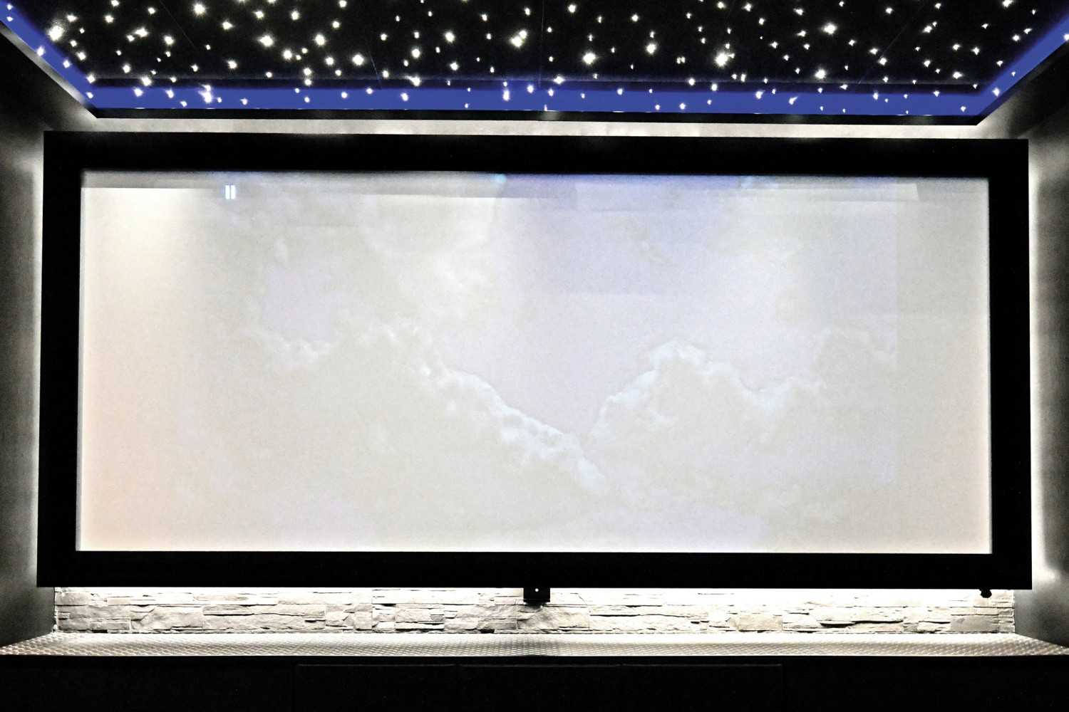 Marke: DARK-ROOM: Schwarzes 9.4.6-Dolby-Atmos-Kino mit Filmausstellung im Vorraum, Bild 11 Heimkino DARK-ROOM: Schwarzes 9.4.6-Dolby-Atmos-Kino mit Filmausstellung im Vorraum - News, Bild 11