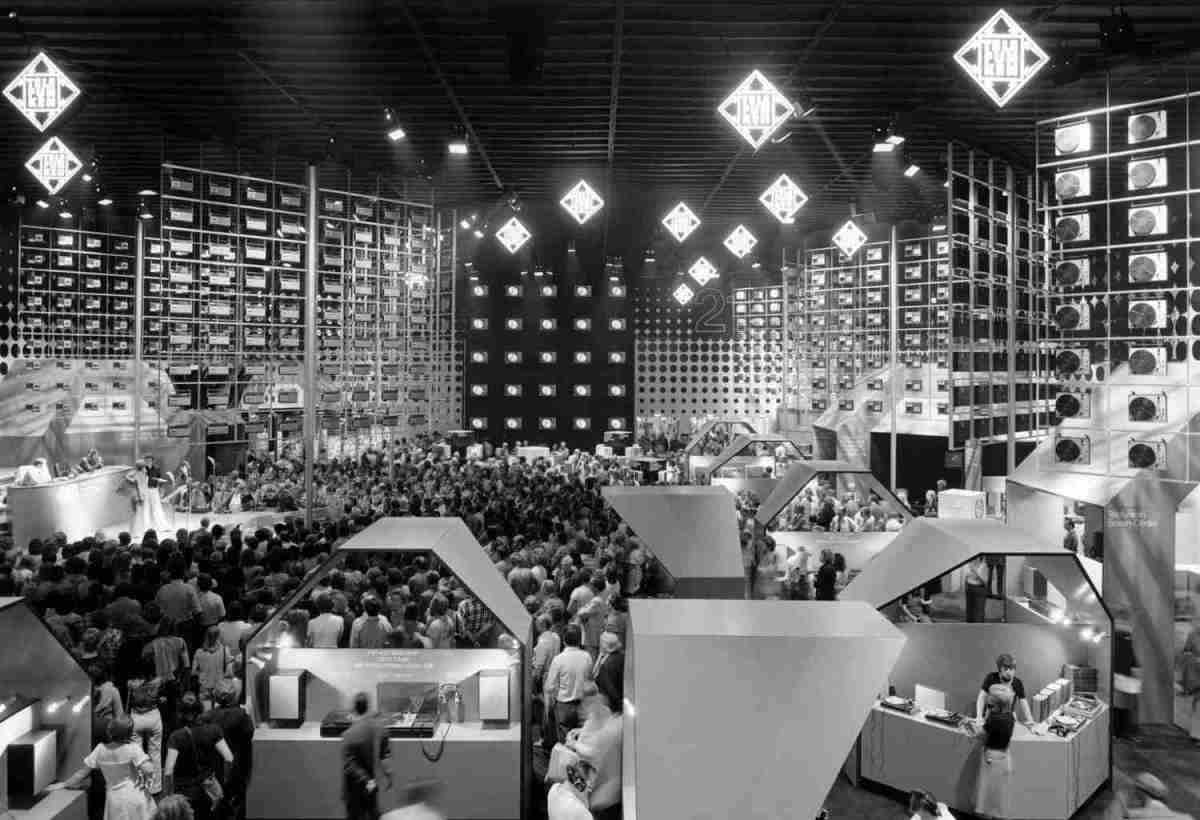 Marke: Die IFA historisch (1): 1975 - Telefunken präsentiert sich seinen Besuchern pompös, Bild 1 Heimkino Die IFA historisch (1): 1975 - Telefunken präsentiert sich seinen Besuchern pompös - News, Bild 1