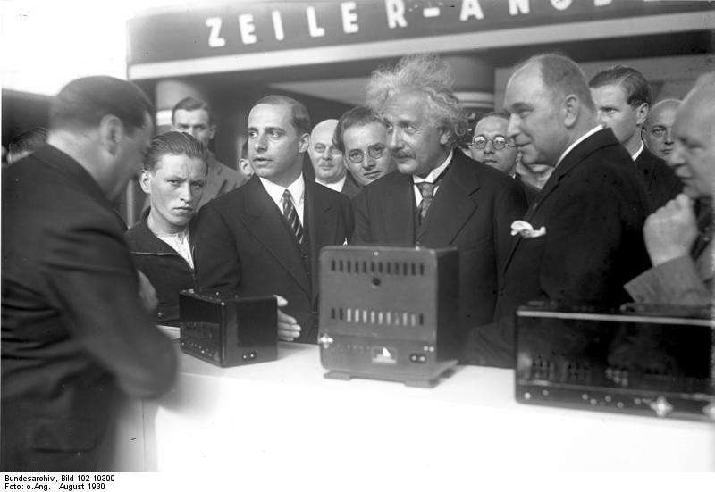 Marke: Die IFA historisch (21): Albert Einstein und der erste Fernseh-Demonstrations-Empfänger 1930, Bild 1 Heimkino Die IFA historisch (21): Albert Einstein und der erste Fernseh-Demonstrations-Empfänger 1930 - News, Bild 1