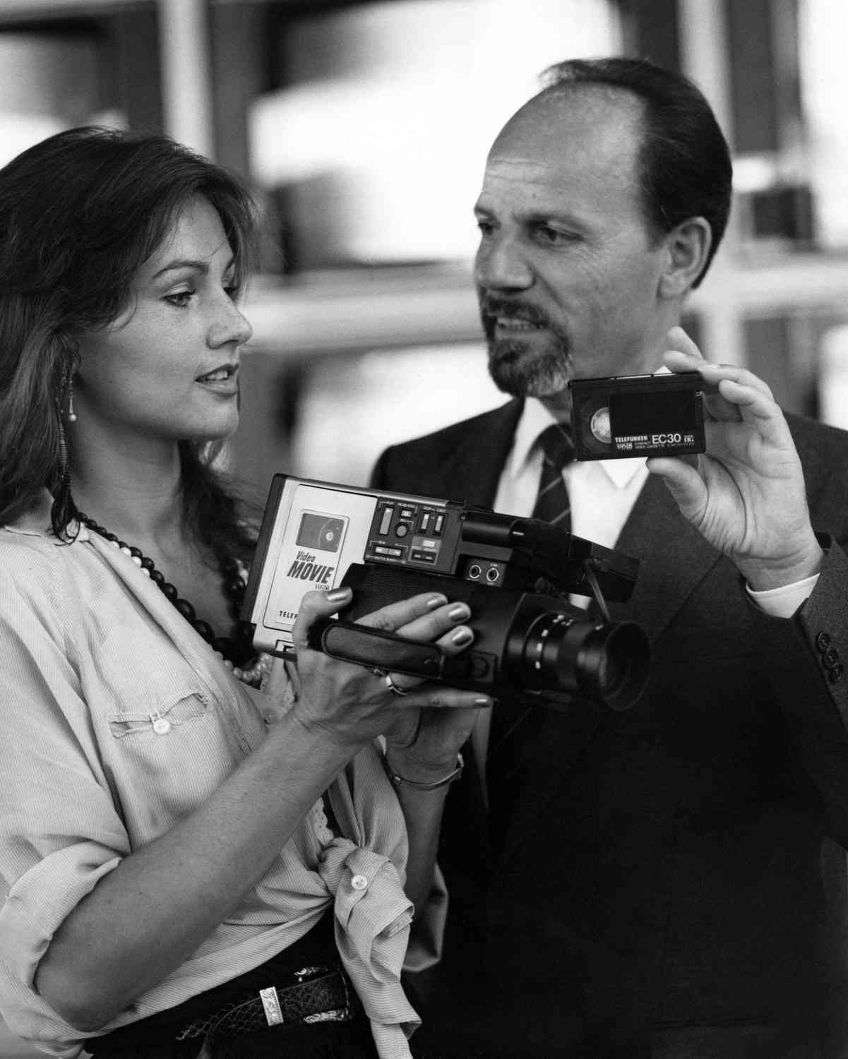 Heimkino Die IFA historisch (4): Der erste VHS-Video-Kamerarekorder erblickt 1983 das Licht der Welt - News, Bild 1