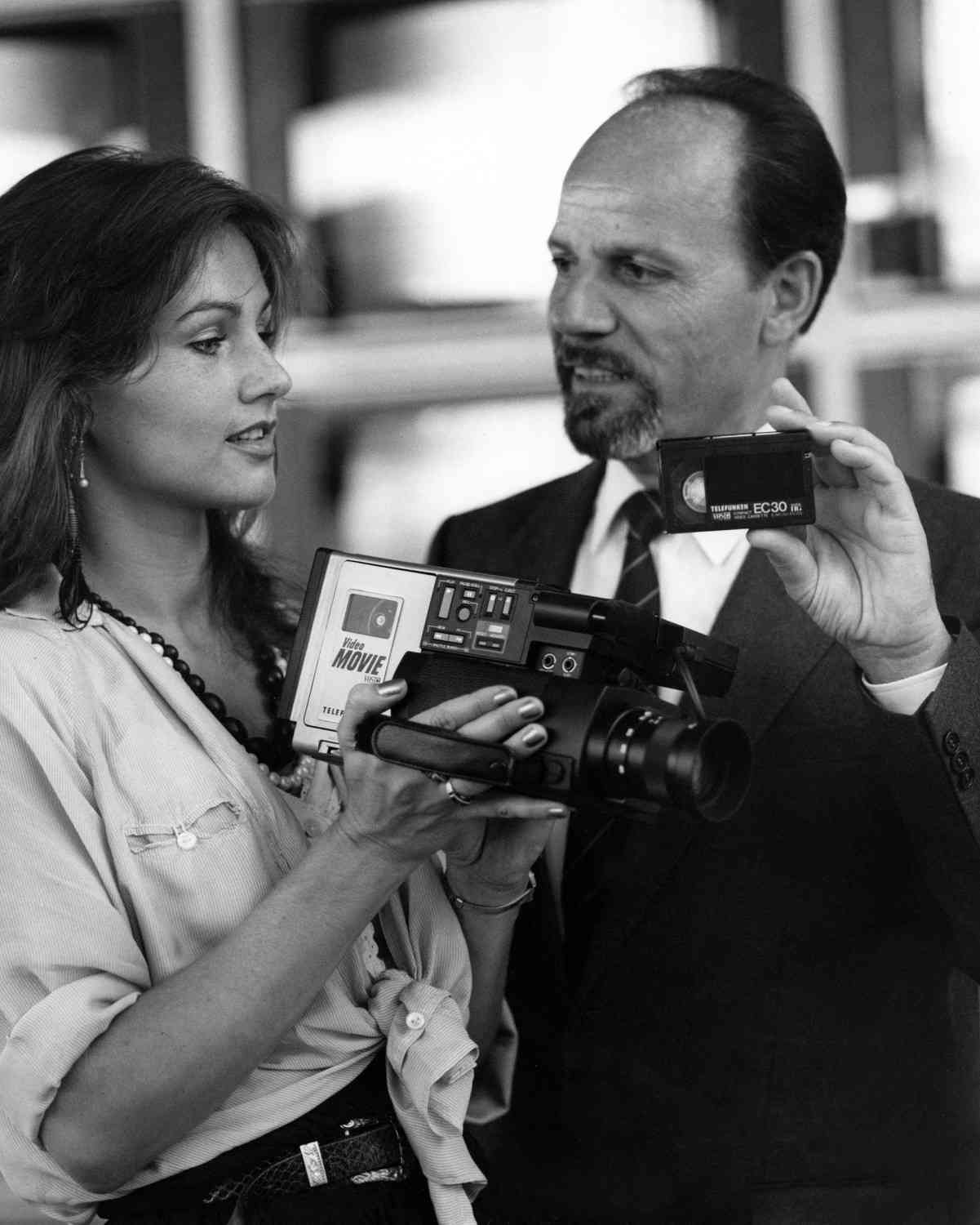 Marke: Die IFA historisch (4): Der erste VHS-Video-Kamerarekorder erblickt 1983 das Licht der Welt, Bild 1 Heimkino Die IFA historisch (4): Der erste VHS-Video-Kamerarekorder erblickt 1983 das Licht der Welt - News, Bild 1