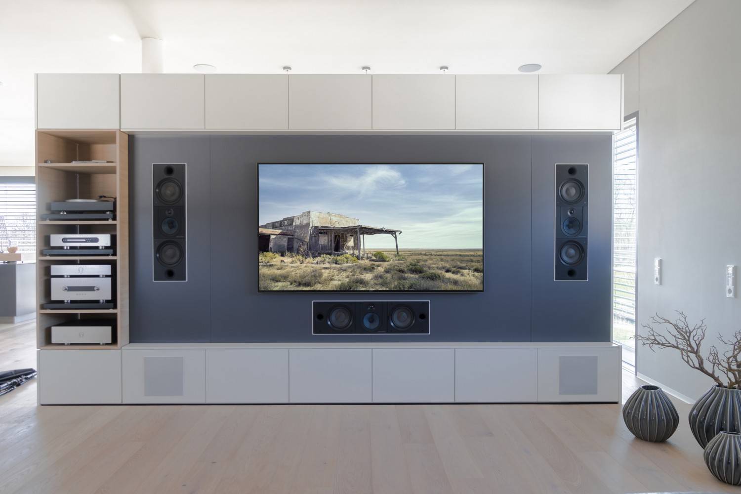 HiFi Forum Baiersdorf Perfekt integriert - The Wall, Bild 1 Heimkino Perfekt integriert - The Wall - News, Bild 1