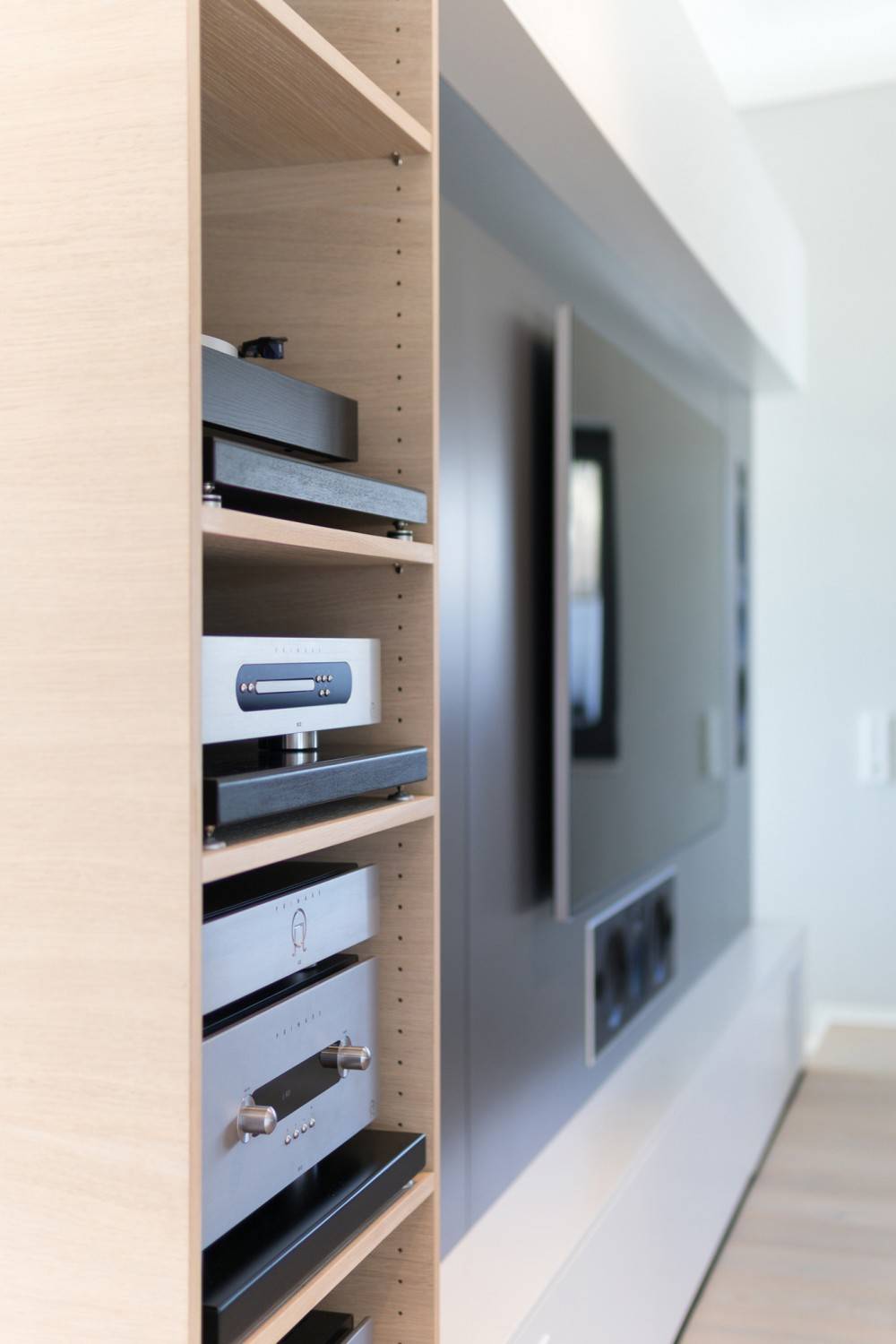 HiFi Forum Baiersdorf Perfekt integriert - The Wall, Bild 2 Heimkino Perfekt integriert - The Wall - News, Bild 2