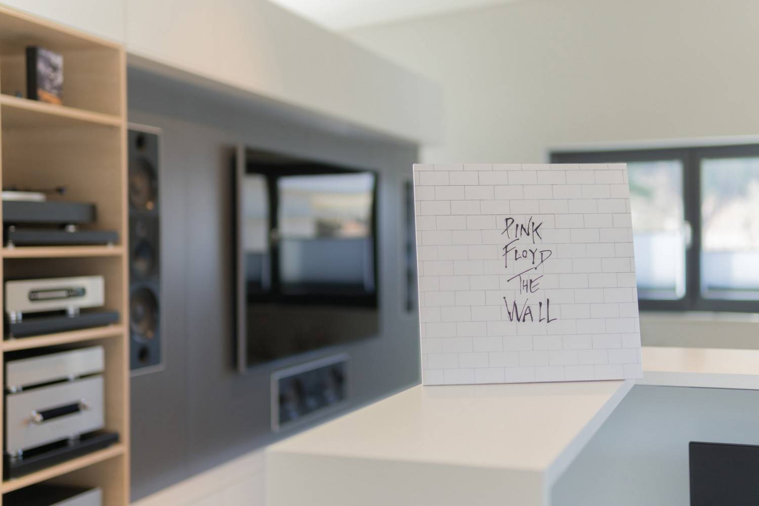 HiFi Forum Baiersdorf Perfekt integriert - The Wall, Bild 3 Heimkino Perfekt integriert - The Wall - News, Bild 3