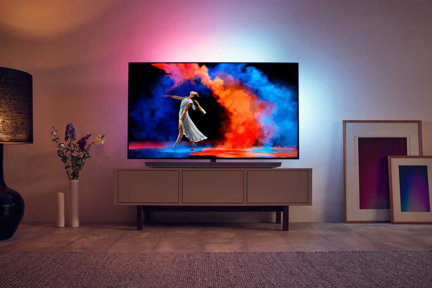 Philips mit neuen OLED-Fernsehern - 900 Nits und Soundbar im Fuß