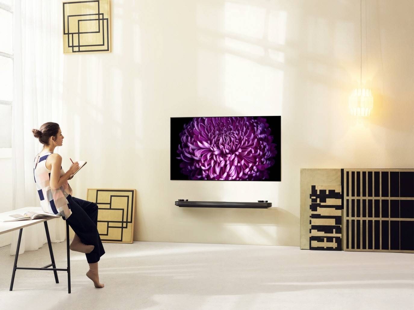 TV CES 2017: OLED-Fernseher von LG fit für Dolby-Atmos-Sound - Montage direkt an der Wand - News, Bild 1