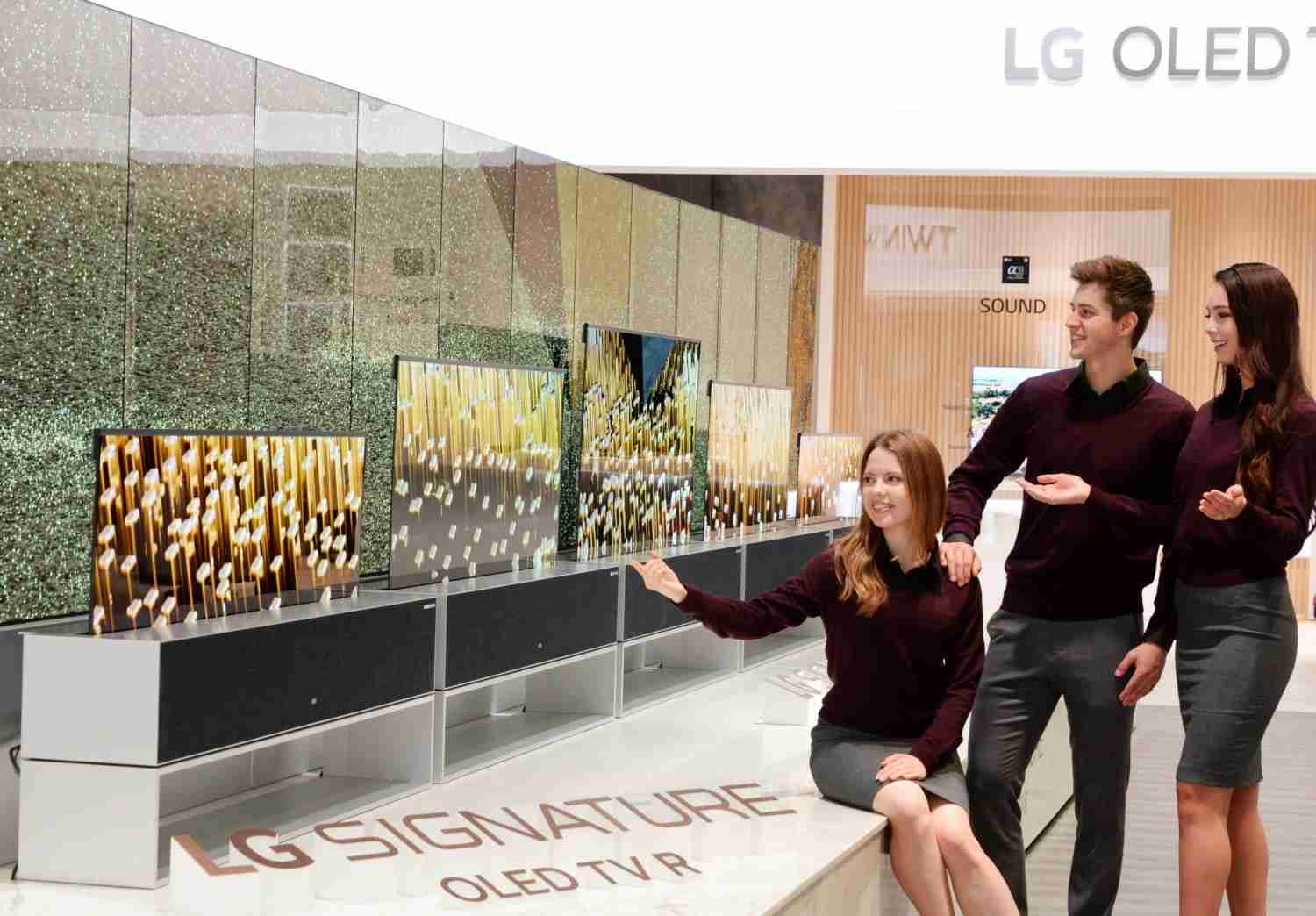 TV CES 2019: LG zeigt einrollbaren OLED-Fernseher mit Alexa und Apple AirPlay 2 - News, Bild 1