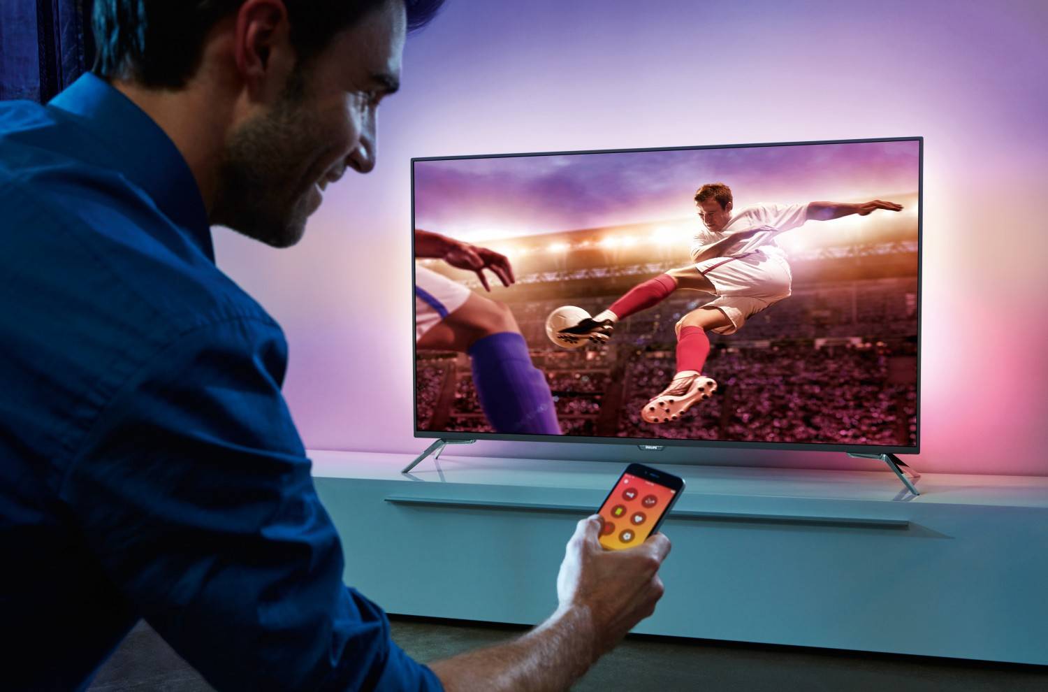 Philips Philips mit spezieller Ambilight-App für die Fußball-EM - TV blinkt bei gelber Karte, Bild 1 TV Philips mit spezieller Ambilight-App für die Fußball-EM - TV blinkt bei gelber Karte - News, Bild 1