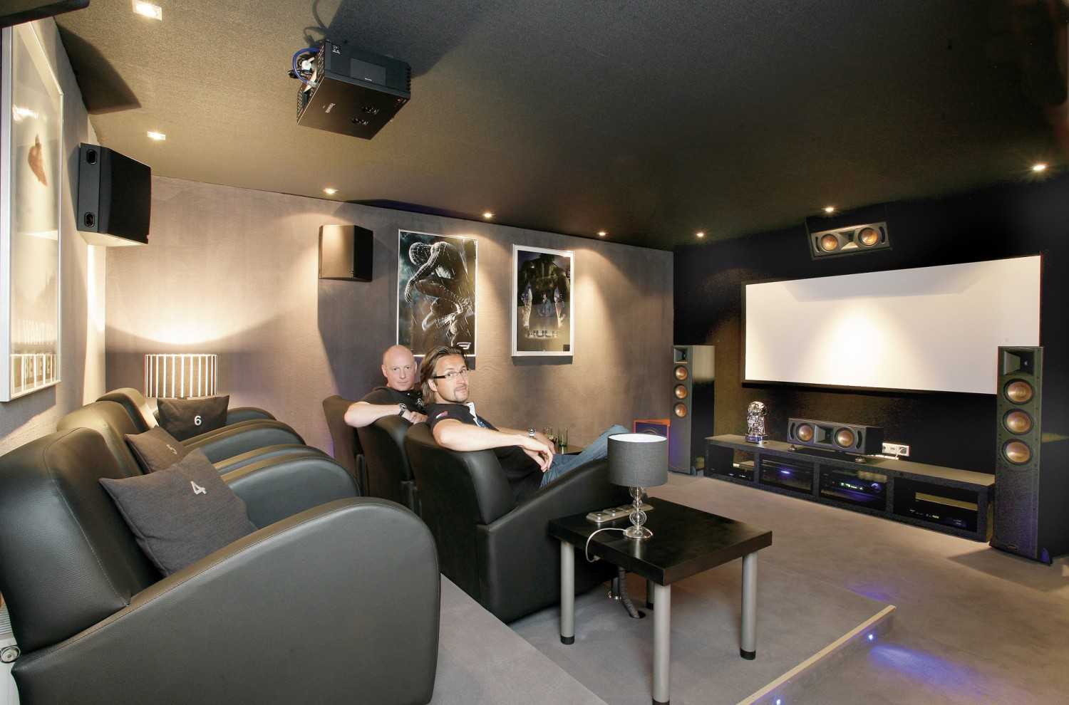 Marke: 10.4-Kellerkino mit Supersound und „Bat-Watch“: Die Kino-Lounge, Bild 1 Ratgeber 10.4-Kellerkino mit Supersound und „Bat-Watch“: Die Kino-Lounge - News, Bild 1