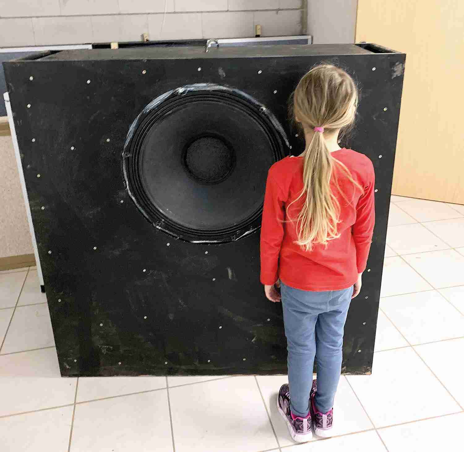 Marke: BATCAVE CINEMA: Bassgewaltiges 7.1.5-Dolby-Atmos-Themen-Kino mit 21-Zoll-Subwoofer, Bild 8 Ratgeber BATCAVE CINEMA: Bassgewaltiges 7.1.5-Dolby-Atmos-Themen-Kino mit 21-Zoll-Subwoofer - News, Bild 8