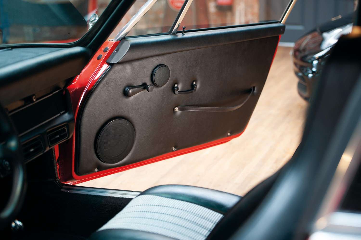 Ratgeber Behutsames Car-Hifi-Sound-Upgrade im Porsche 911er von 1977 - News, Bild 7
