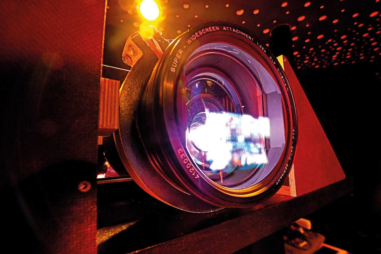Ratgeber BLUE LINE CINEMA: Beeindruckendes 9.1.4-Dolby-Atmos-Kino mit Profi -Projektor - News, Bild 4