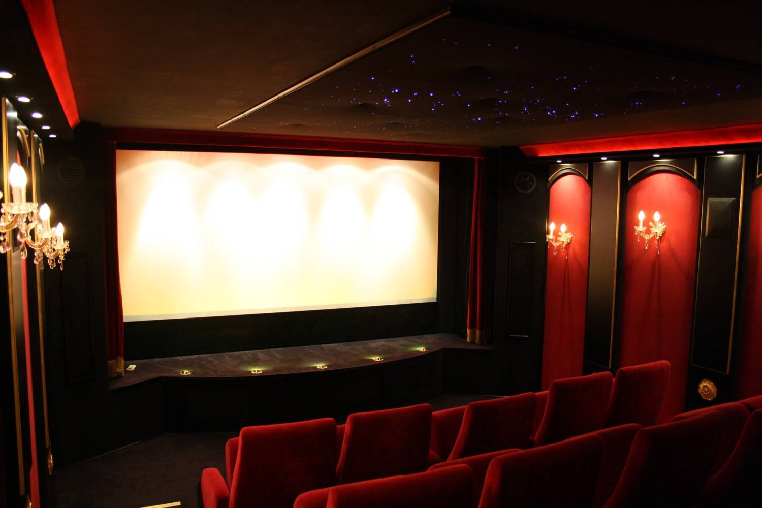 Ratgeber Cine-Lounge: Riesiges 7.1-Kino im Theaterstil - News, Bild 1