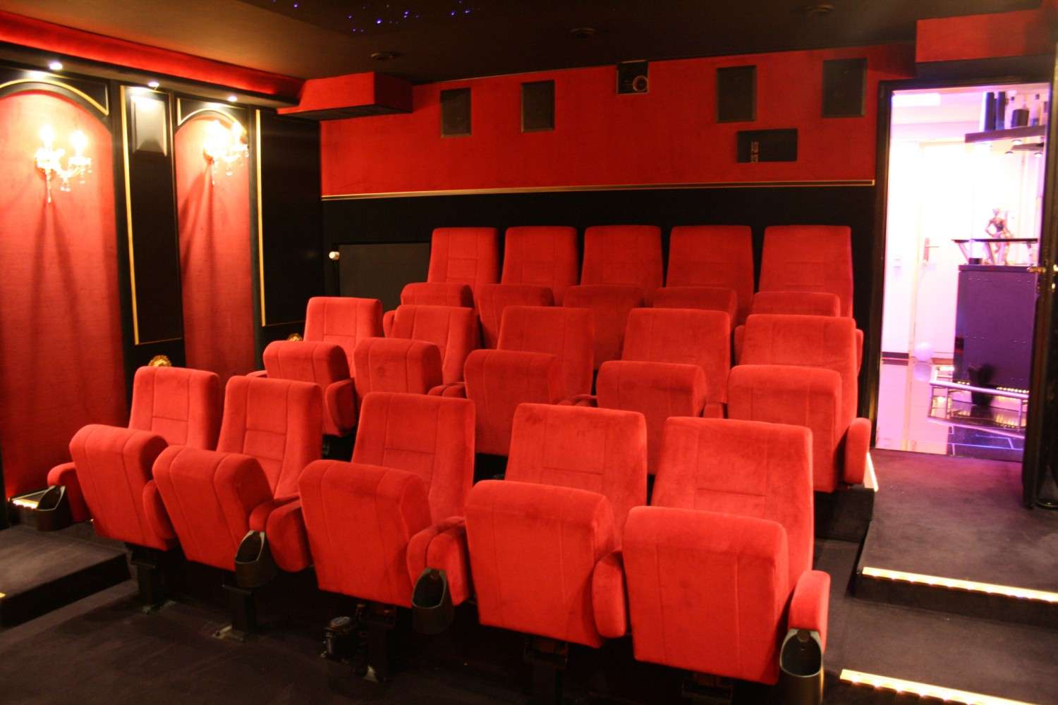 Ratgeber Cine-Lounge: Riesiges 7.1-Kino im Theaterstil - News, Bild 4