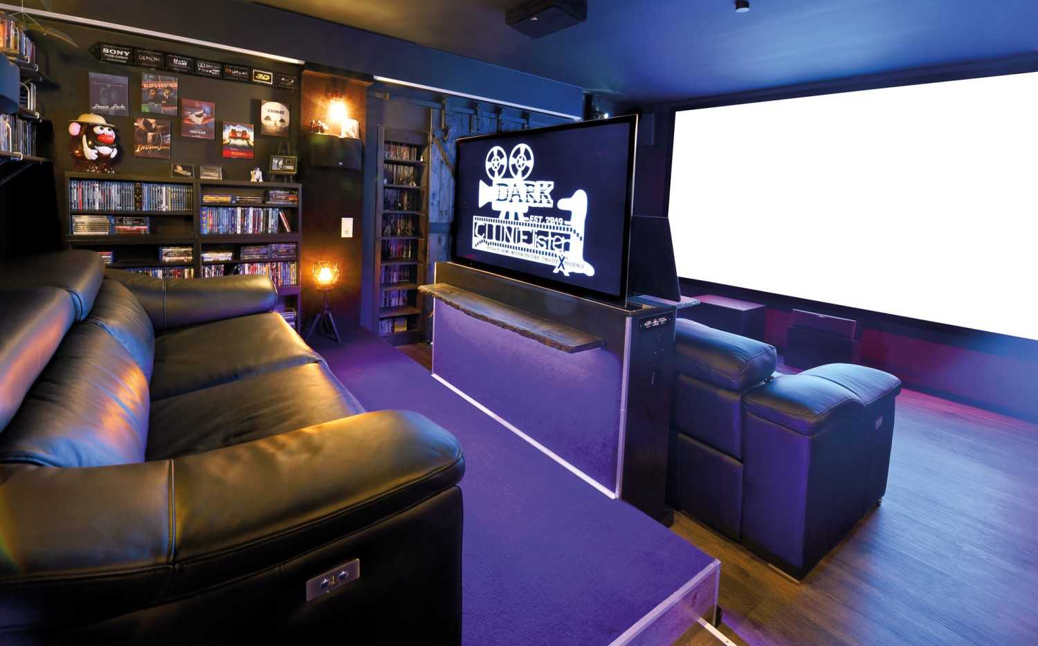 Marke: DARK CINEister: 9.1-Familien-Cinema mit XXL-Leinwand und 55-Zoll-TV für Gamingspaß, Bild 1 Ratgeber DARK CINEister: 9.1-Familien-Cinema mit XXL-Leinwand und 55-Zoll-TV für Gamingspaß - News, Bild 1