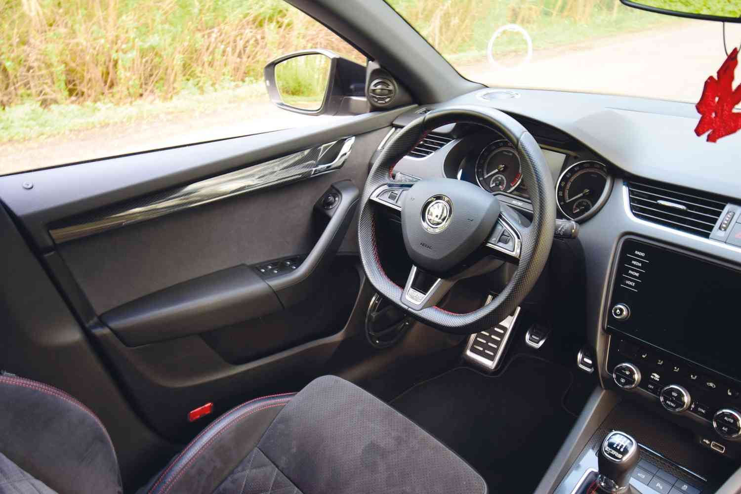 Ratgeber Einbau: Feine Installation im Alltagsauto Skoda Octavia RS - News, Bild 5