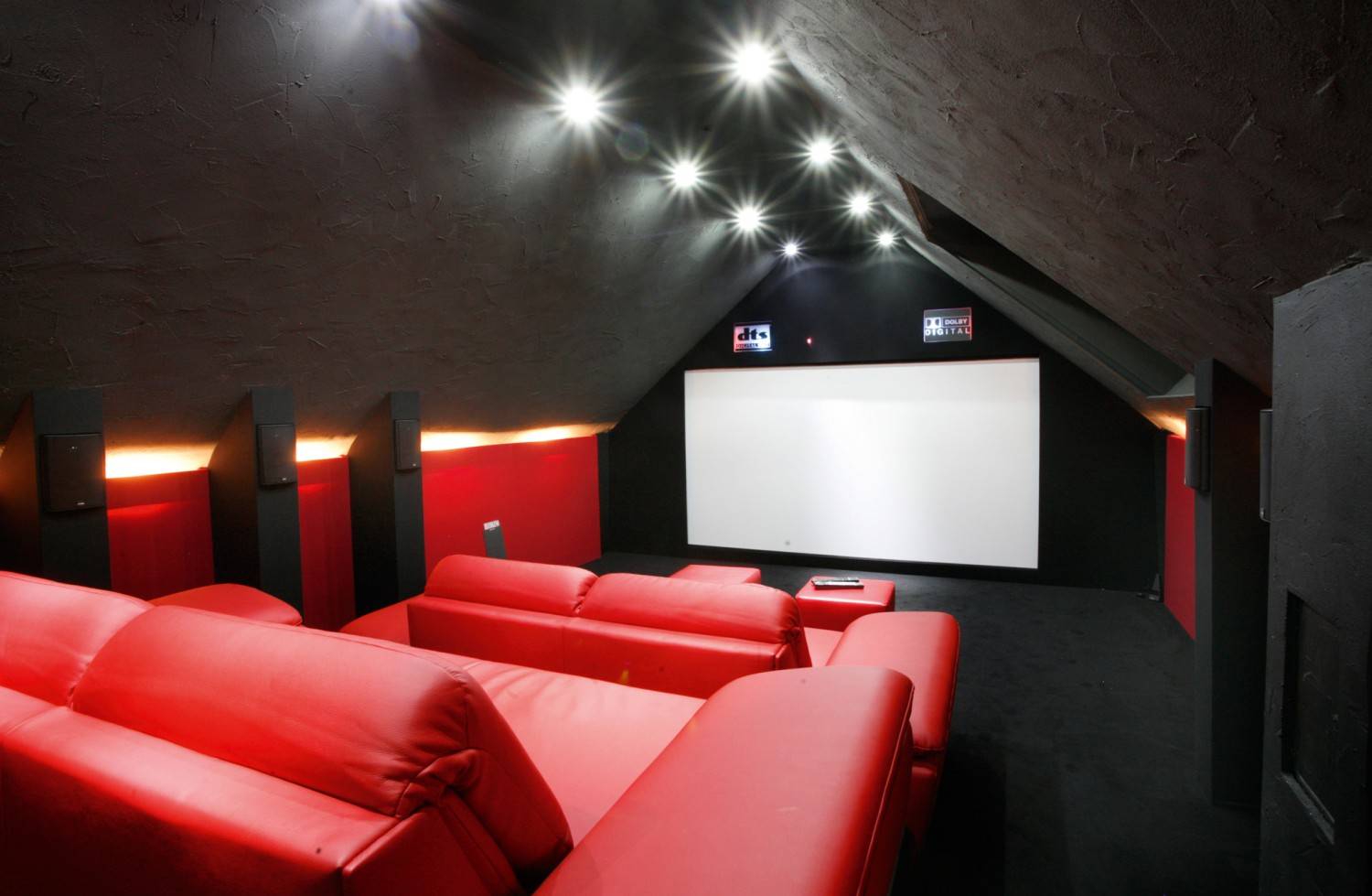 Marke: LESERKINO (12) Nice Surprise: 3D-Dachbodenkino mit Suchtfaktor, ein Klanghammer, Bild 1 Ratgeber LESERKINO (12) Nice Surprise: 3D-Dachbodenkino mit Suchtfaktor, ein Klanghammer - News, Bild 1