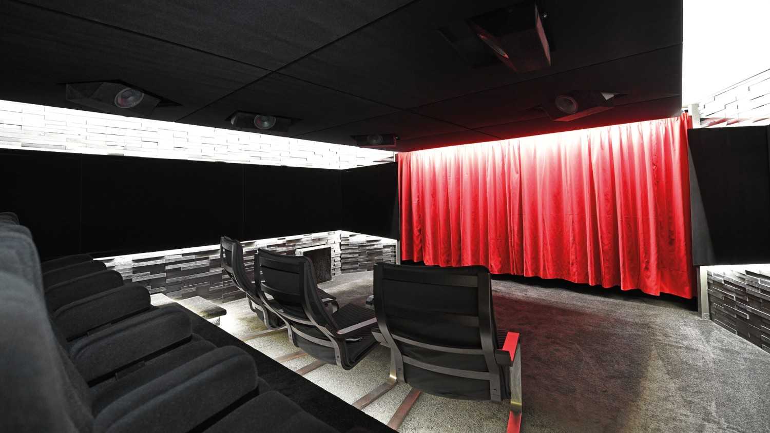 Marke: Leserkino des Monats: Cinemascope- Leinwand und Raum-im-Raum- Lösung, Bild 1 Ratgeber Leserkino des Monats: Cinemascope- Leinwand und Raum-im-Raum- Lösung - News, Bild 1