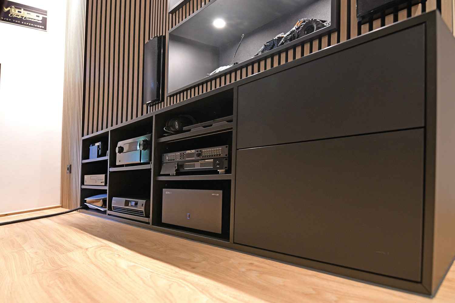 Ratgeber Video Club Cinema: Wohnzimmerkino des Monats mit 7.1.2-Dolby-Atmos-Soundsystem - News, Bild 6