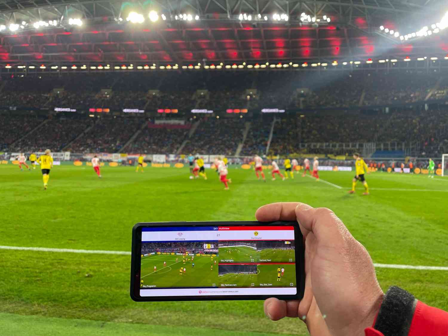 mobile Devices Sky testet neue „Sky 5G Multiview App“: Live-Features auf dem Smartphone im Stadion - News, Bild 1