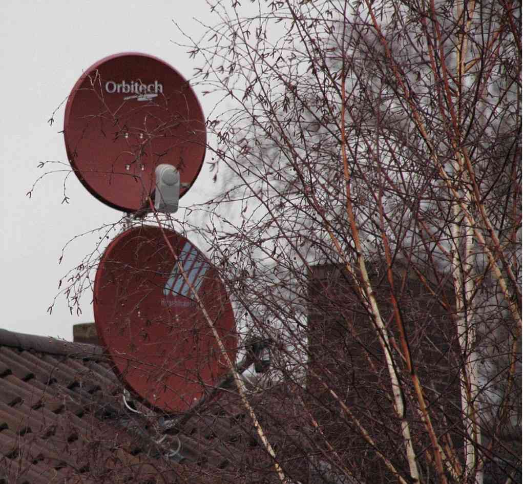 TV Nach Orkan Ylenia : So richten Sie Ihre Sat-Schüssel wieder richtig aus, Bild 1 TV Nach Orkan Ylenia : So richten Sie Ihre Sat-Schüssel wieder richtig aus - News, Bild 1