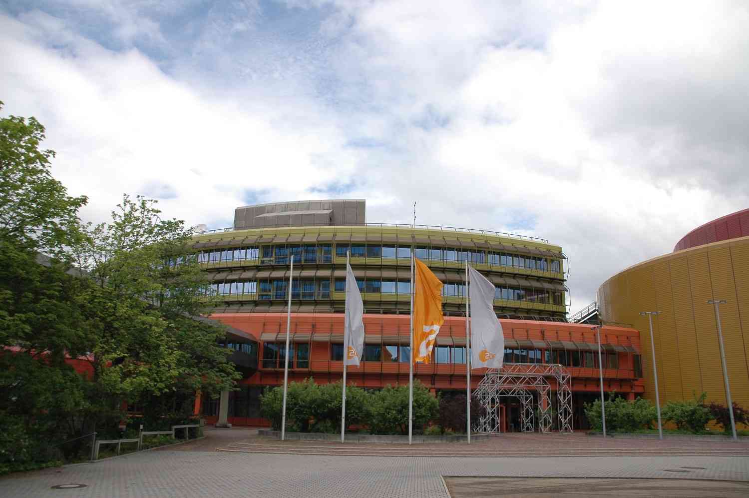 TV Seit heute: ZDF beendet TV-Verbreitung in SD über Satellit - News, Bild 1