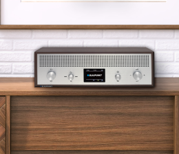 Marke: Blaupunkt Nostalgieradio Verona von Blaupunkt mit Holzkorpus und Aluminiumfront, Bild 1 Car-Media Nostalgieradio Verona von Blaupunkt mit Holzkorpus und Aluminiumfront - News, Bild 1