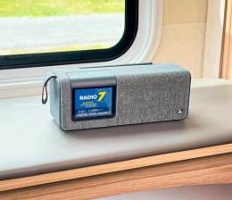 HiFi Integrierter Akku und Farbdisplay: Neues Digitalradio DR200BT von Hama - News, Bild 1