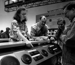 Marke: Die IFA historisch (20): Grundig sorgt für gute Unterhaltung im Auto, Bild 1 Heimkino Die IFA historisch (20): Grundig sorgt für gute Unterhaltung im Auto - News, Bild 1