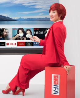 TV IFA 2017: Metz zeigt Wallpaper-OLED-TV und sprachgesteuerte TV-Fernbedienung mit Alexa - News, Bild 1