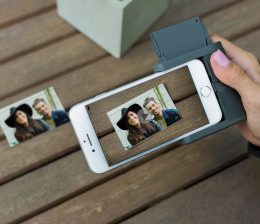 mobile Devices Das iPhone wird zur Sofortbildkamera: Fotos als Aufkleber - Videos in die Bilder einbetten, Bild 1 mobile Devices Das iPhone wird zur Sofortbildkamera: Fotos als Aufkleber - Videos in die Bilder einbetten - News, Bild 1