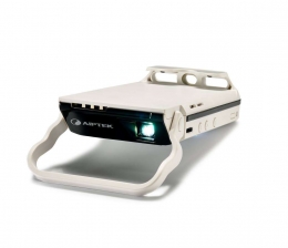 mobile Devices Mini-Beamer für iPhone und iPad: Bilder bis 150 Zentimeter Größe - Als Powerbank nutzbar, Bild 1 mobile Devices Mini-Beamer für iPhone und iPad: Bilder bis 150 Zentimeter Größe - Als Powerbank nutzbar - News, Bild 1