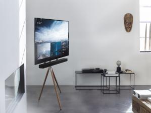 One for All Holz, Echtleder und Chrom: Neue TV-Standhalterung von One for All, Bild 1 TV Holz, Echtleder und Chrom: Neue TV-Standhalterung von One for All - News, Bild 1