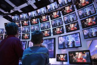 TV IFA historisch (24): Als Flat-TVs noch Rahmen hatten - Panasonic testet 2010 3D-Fernsehen - News, Bild 1