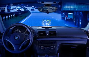 Pearl Mini-Beamer für das Auto: Head-up-Display projiziert wichtige Infos auf Frontscheibe, Bild 1 mobile Devices Mini-Beamer für das Auto: Head-up-Display projiziert wichtige Infos auf Frontscheibe - News, Bild 1