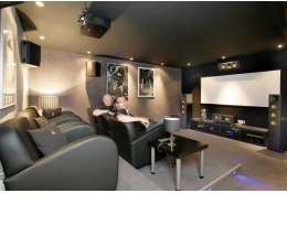 Marke: 10.4-Kellerkino mit Supersound und „Bat-Watch“: Die Kino-Lounge, Bild 1 Ratgeber 10.4-Kellerkino mit Supersound und „Bat-Watch“: Die Kino-Lounge - News, Bild 1