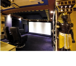 Ratgeber LUXOR CINEMA - LOUNGE: Kontrastreiches 5.1.4-Dolby-Atmos-Themen-Kino im Ägypten-Style - News, Bild 1