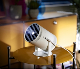 Marke: Samsung The Freestyle von Samsung vereint Beamer und Lautsprecher mit Lichteffekten, Bild 1 Heimkino The Freestyle von Samsung vereint Beamer und Lautsprecher mit Lichteffekten - News, Bild 1