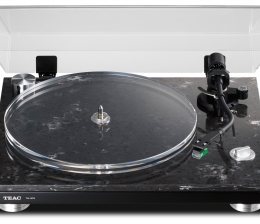 Teac Höhenverstellbarer Tonarm und Riemenantrieb mit Servosystem: Neuer Plattenspieler von Teac, Bild 1 HiFi Höhenverstellbarer Tonarm und Riemenantrieb mit Servosystem: Neuer Plattenspieler von Teac - News, Bild 1
