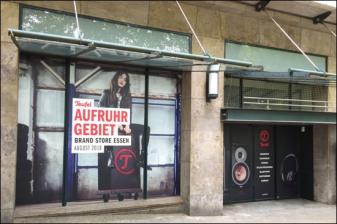 Teufel Am Freitag: Teufel eröffnet Ladengeschäft in Essen - Vorführkino mit fünf Systemen, Bild 1 HiFi Am Freitag: Teufel eröffnet Ladengeschäft in Essen - Vorführkino mit fünf Systemen - News, Bild 1
