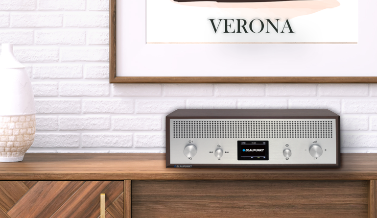 Marke: Blaupunkt Nostalgieradio Verona von Blaupunkt mit Holzkorpus und Aluminiumfront, Bild 1 Car-Media Nostalgieradio Verona von Blaupunkt mit Holzkorpus und Aluminiumfront - News, Bild 1