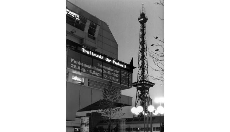 Marke: Die große IFA-Chronik (1): Die Funkausstellung zwischen 1924 und 1950 - Mit 242 Ausstellern fing alles an, Bild 1 Heimkino Die große IFA-Chronik (1): Die Funkausstellung zwischen 1924 und 1950 - Mit 242 Ausstellern fing alles an - News, Bild 1