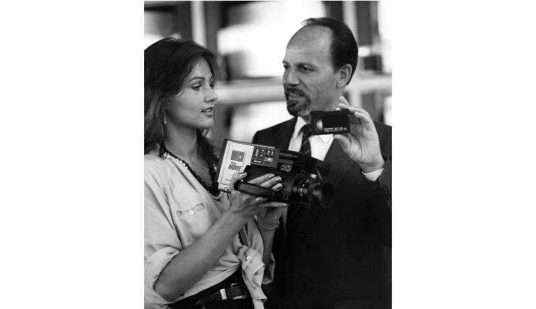 Marke: Die IFA historisch (4): Der erste VHS-Video-Kamerarekorder erblickt 1983 das Licht der Welt, Bild 1 Heimkino Die IFA historisch (4): Der erste VHS-Video-Kamerarekorder erblickt 1983 das Licht der Welt - News, Bild 1