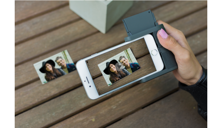 mobile Devices Das iPhone wird zur Sofortbildkamera: Fotos als Aufkleber - Videos in die Bilder einbetten - News, Bild 1