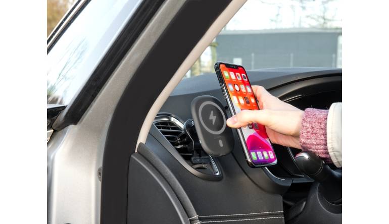 Marke: Pearl MagSafe- und Qi-kompatibel: KFZ-Smartphone-Ladegerät von Callstel , Bild 1 mobile Devices MagSafe- und Qi-kompatibel: KFZ-Smartphone-Ladegerät von Callstel - News, Bild 1